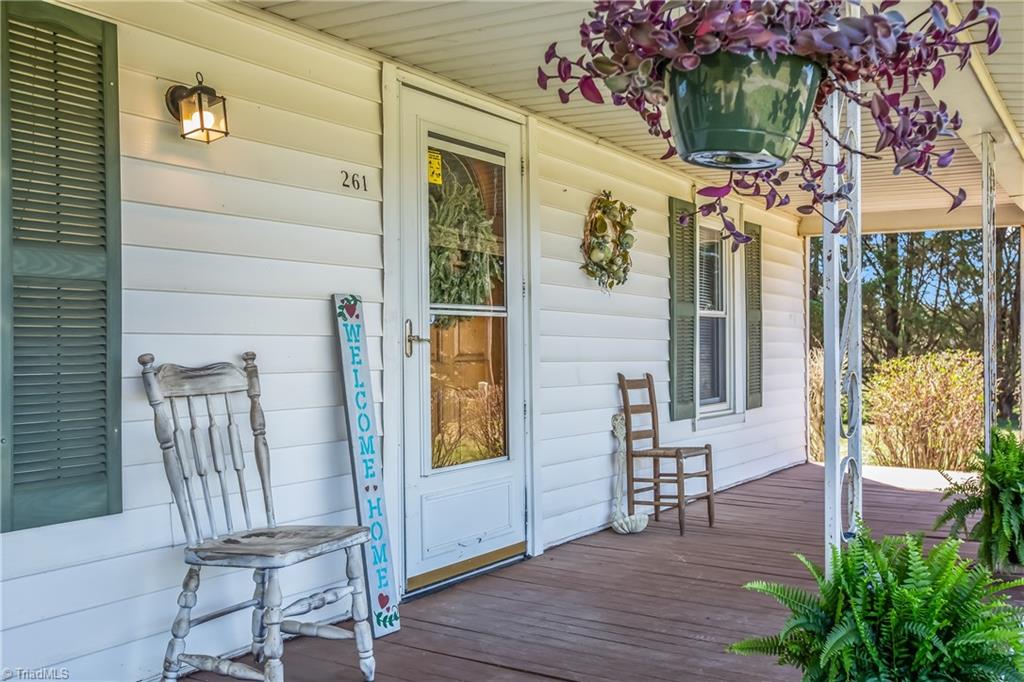 261 Patterson Road Siloam, NC 27047 - Photo 6 of 34