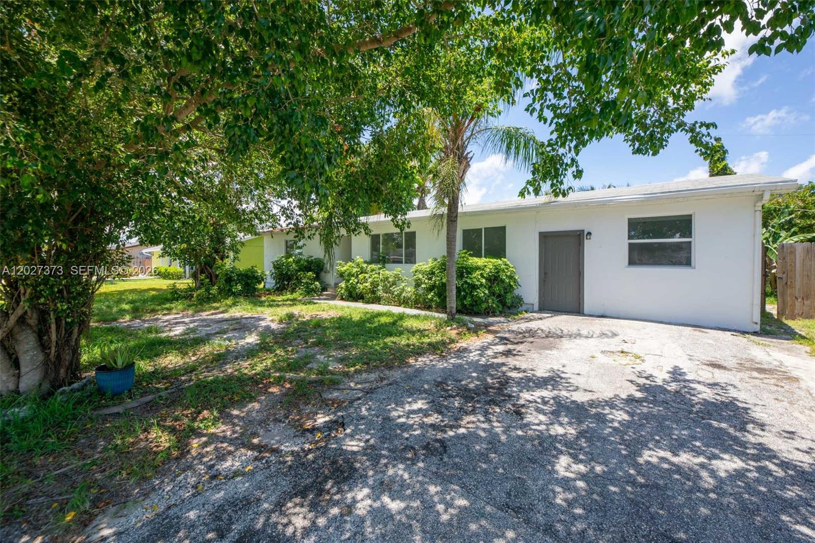 3327 Sapphire Road Lake Worth, FL 33462 - Photo 3 of 34