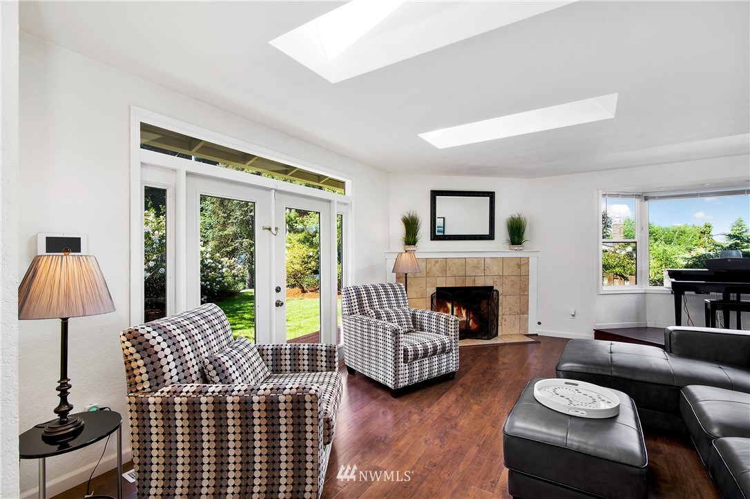 6407 Norma Beach Road Edmonds, WA 98026 - Photo 7 of 25 Gallery Image 7