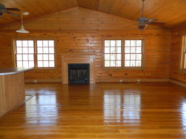 121 Dowdell Mill Road Hamilton, GA 31811 - Photo 3 of 19 Living Room