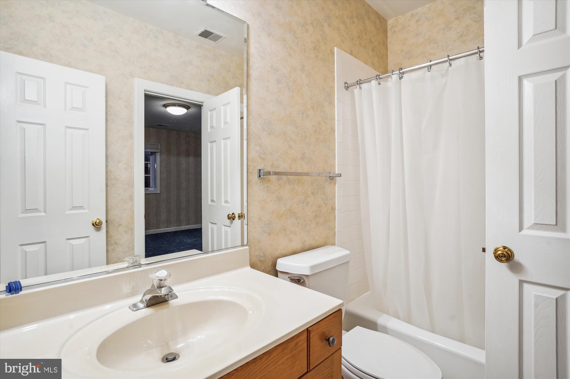 8711 Burning Tree Road Bethesda, MD 20817 - Photo 39 of 43 Full Bathroom