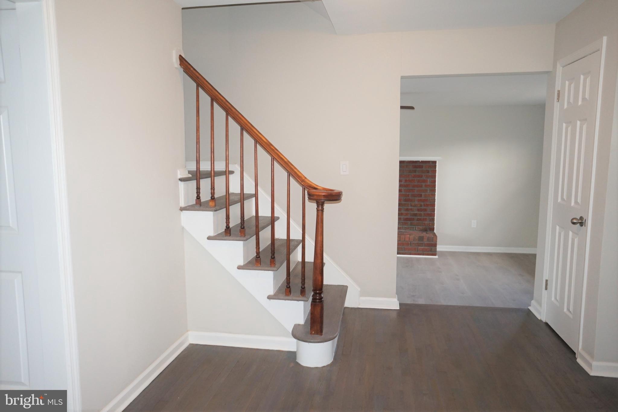 14 Bennington Road Bordentown, NJ 08505 - Photo 2 of 18 Foyer