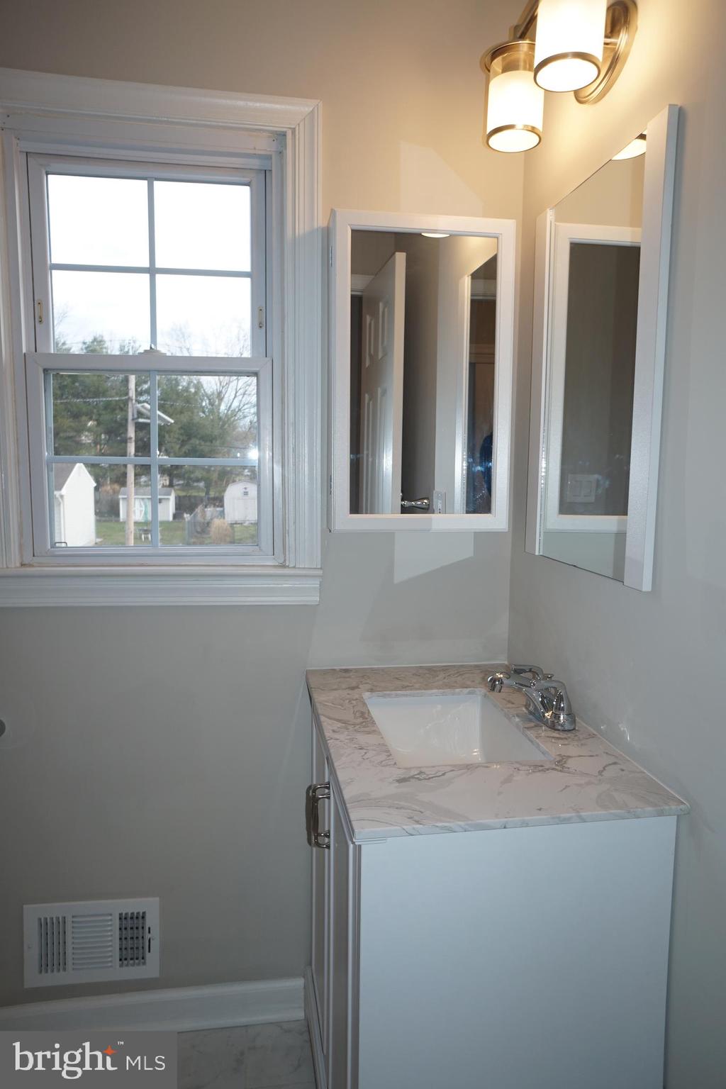 14 Bennington Road Bordentown, NJ 08505 - Photo 13 of 18 Full Bathroom