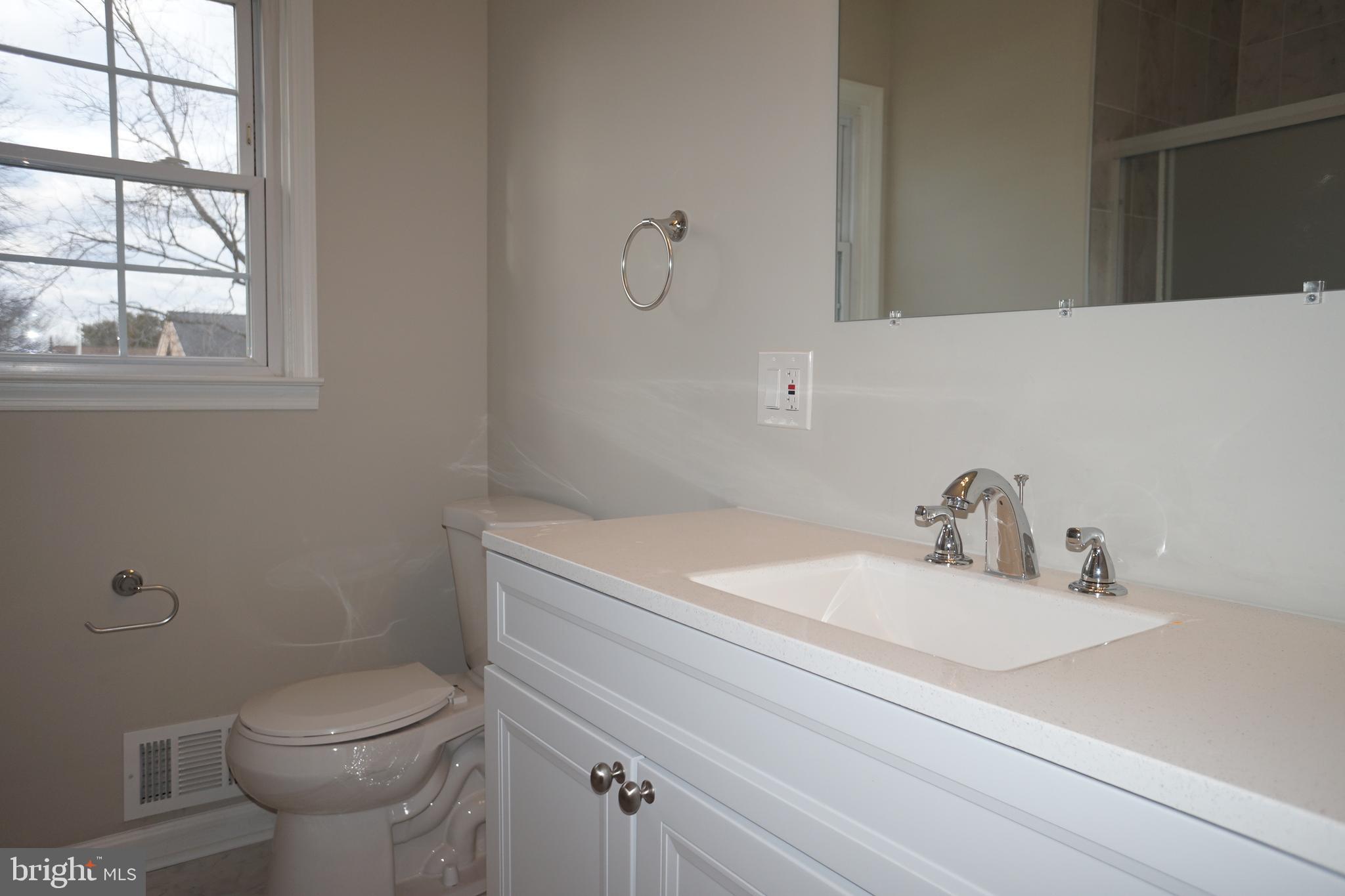 14 Bennington Road Bordentown, NJ 08505 - Photo 17 of 18 Full Bathroom