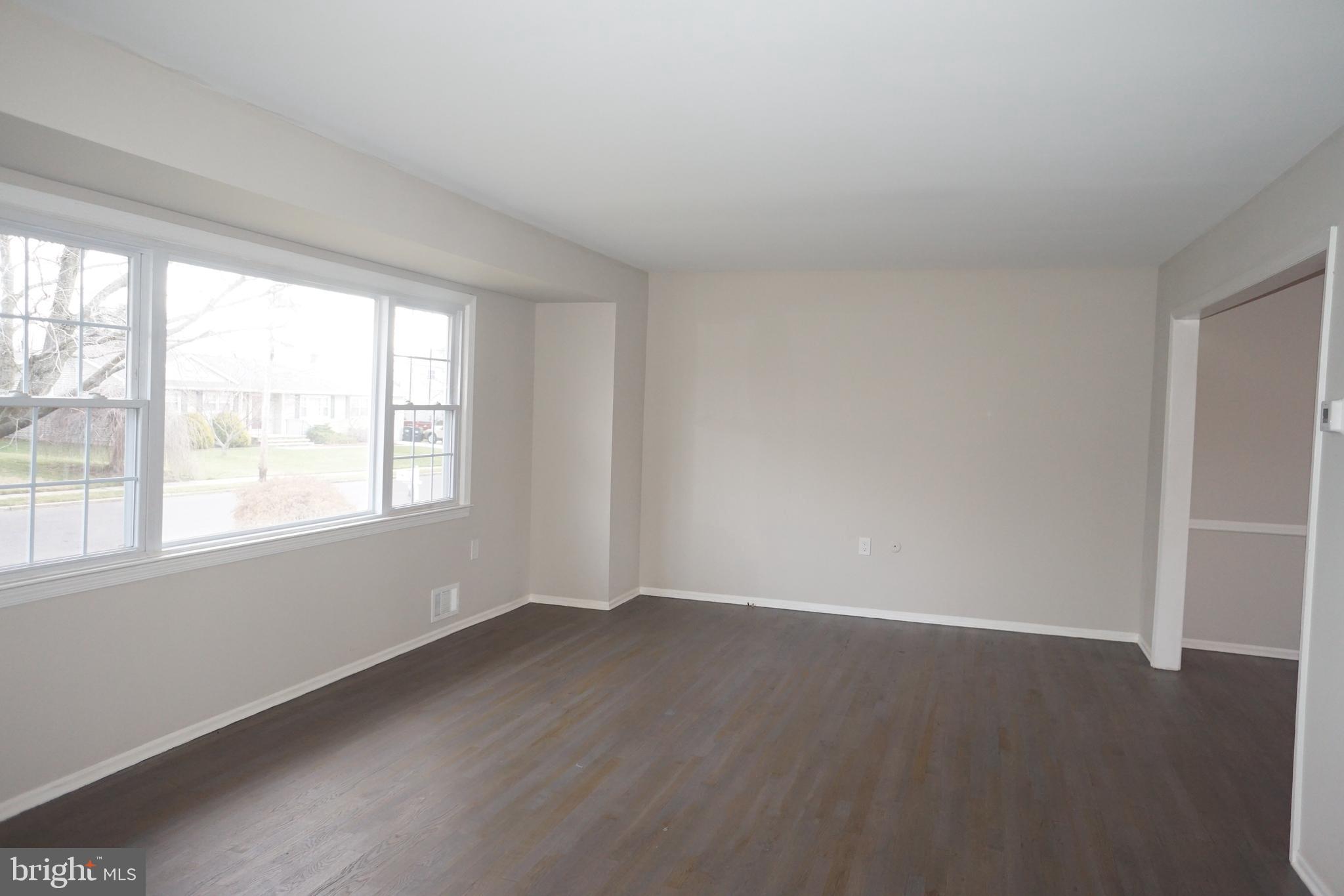 14 Bennington Road Bordentown, NJ 08505 - Photo 3 of 18 Living Room
