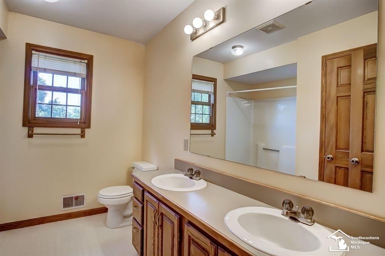 11047 Jackman Road Temperance, MI 48182 - Photo 37 of 50 31364267-36.JPG