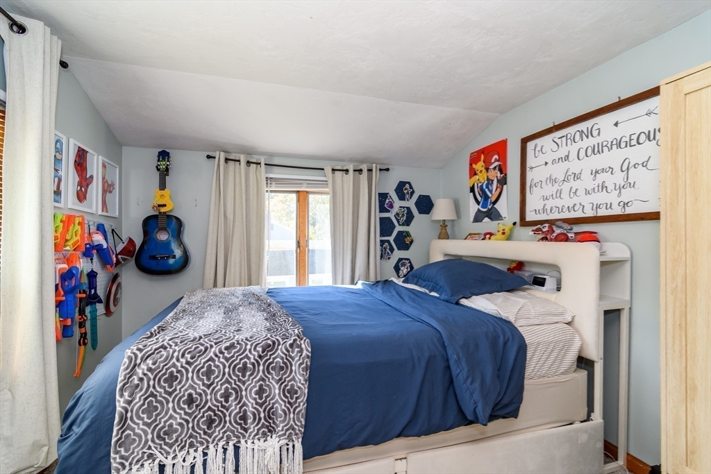 44 Cotuit Road Bourne, MA 02532 - Photo 17 of 33