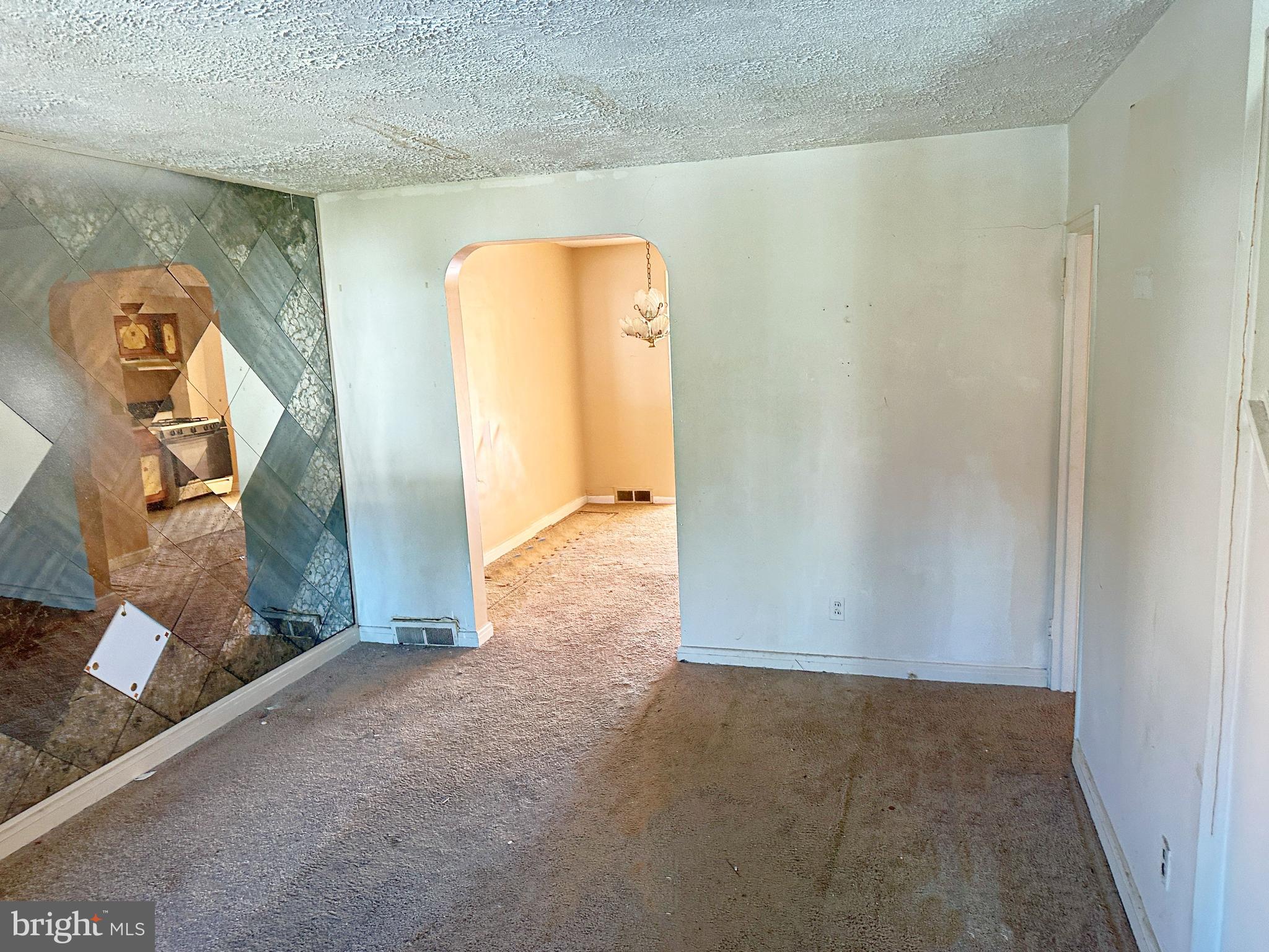 116 Hillvale Road Baltimore, MD 21229 - Photo 6 of 16 Interior