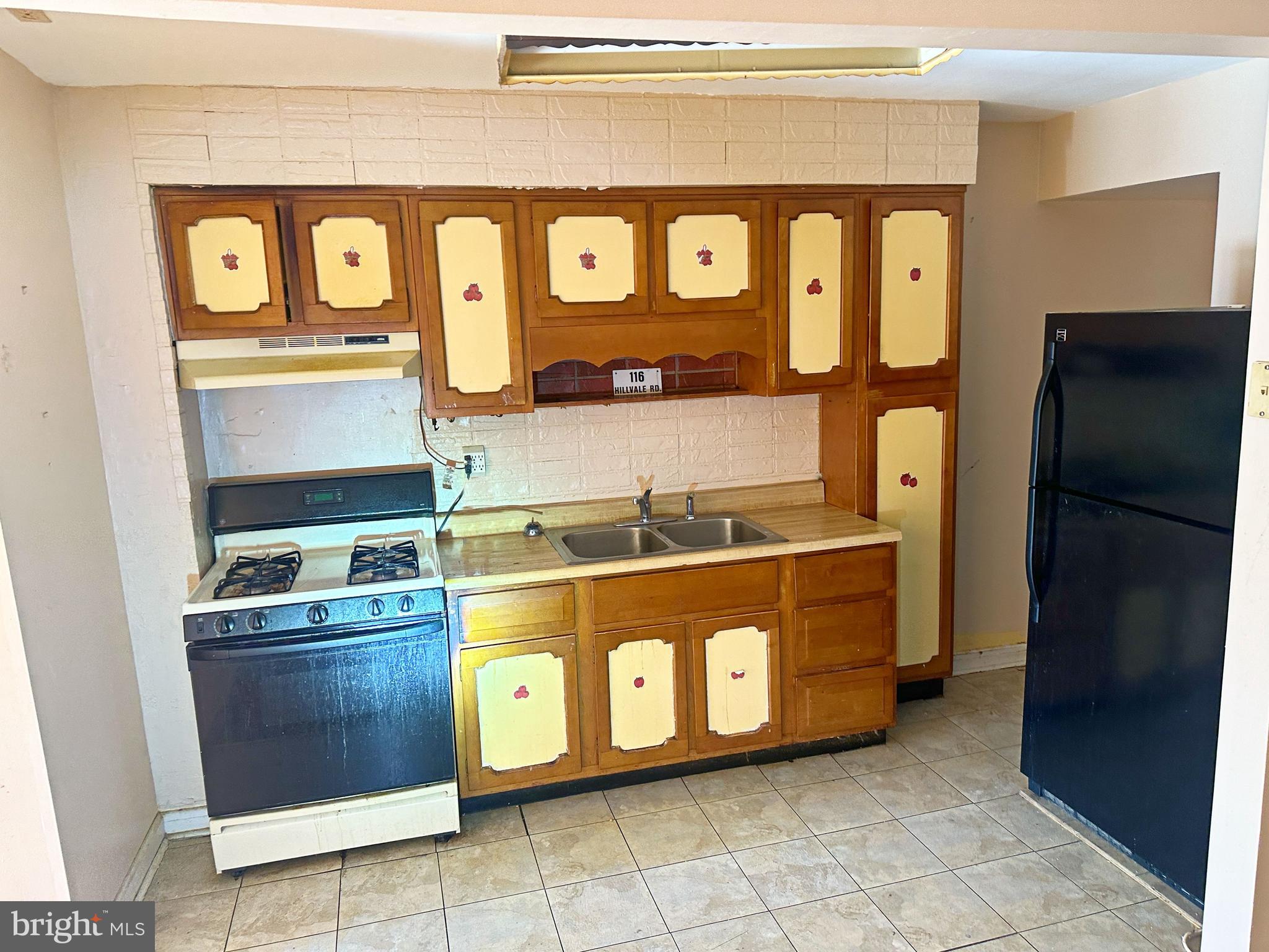 116 Hillvale Road Baltimore, MD 21229 - Photo 7 of 16 Interior