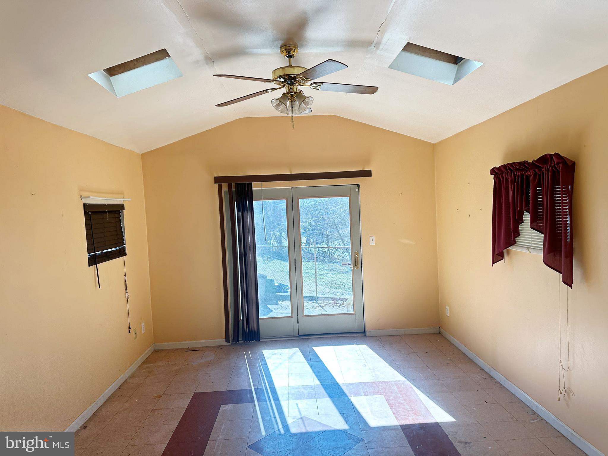 116 Hillvale Road Baltimore, MD 21229 - Photo 9 of 16 Interior