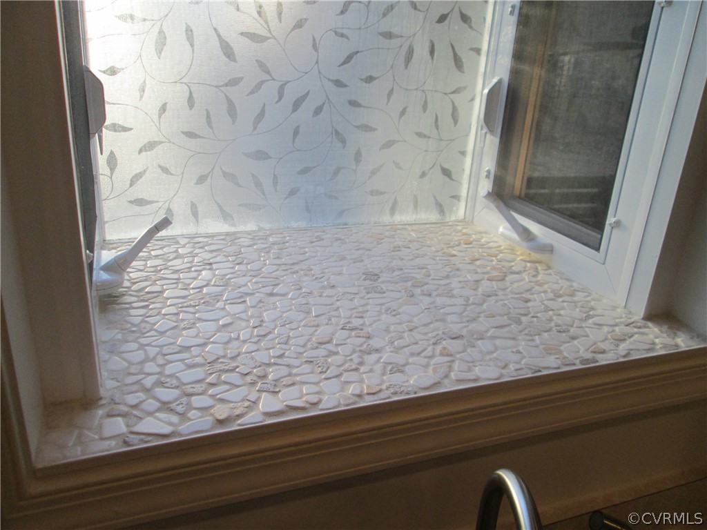 6343 Cagwin Road Quinton, VA 23124 - Photo 21 of 46 Green House Window in Kitchen