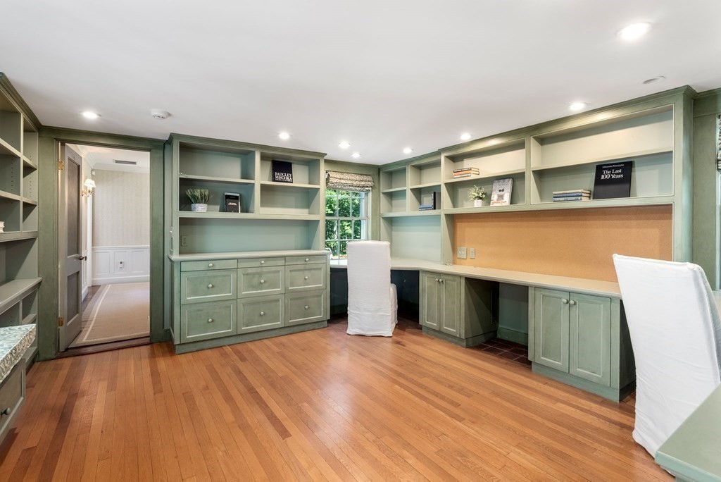 209 Meadowbrook Road Weston, MA 02493 - Photo 25 of 32