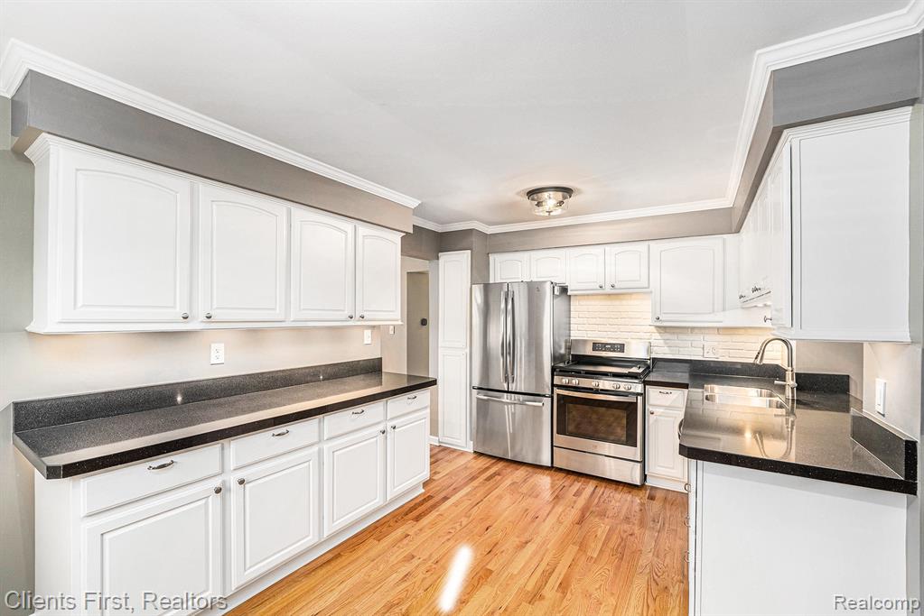 8451 Orhan Street Canton, MI 48187 - Photo 5 of 29 Gallery Image 5