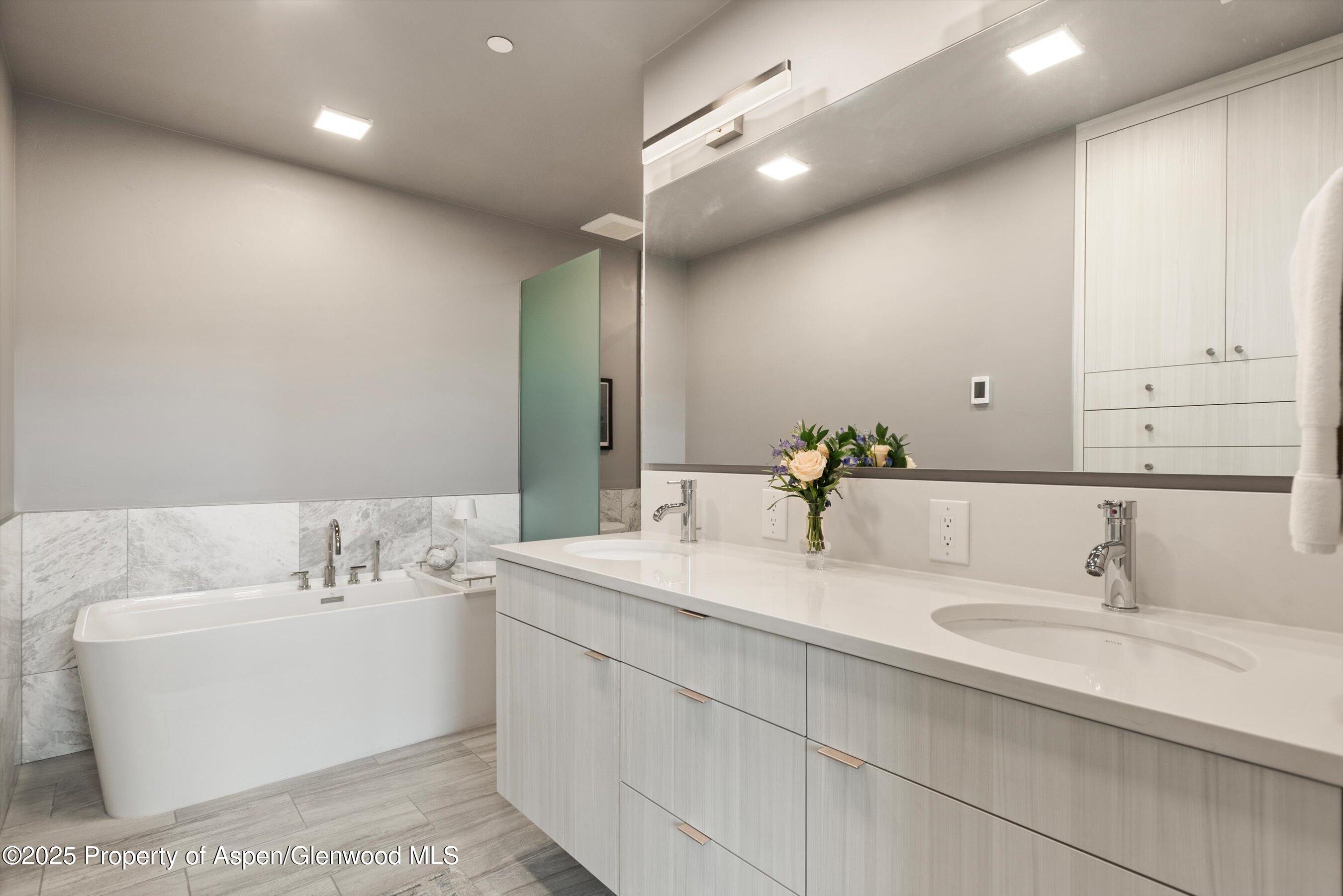 103 Willits Lane, Unit 204 Basalt, CO 81621 - Photo 14 of 24 14-103WillitsWay204_251119014