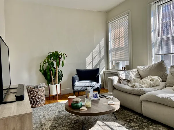 $3,550 | 81 West Cedar Street, Unit 31, Boston, MA 02114