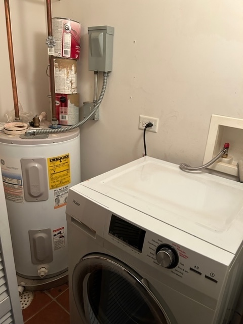10620 Brooks Lane, Unit 2C2 Chicago Ridge, IL 60415 - Photo 12 of 12 a utility room with dryer and washer