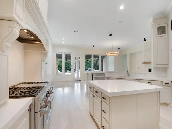 $1,650,000 | 7242 Lake Paloma Trail, The Woodlands, TX 77389