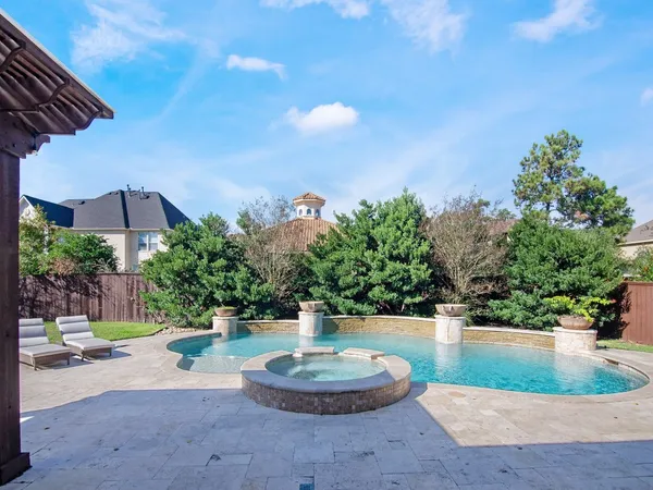 $1,650,000 | 7242 Lake Paloma Trail, The Woodlands, TX 77389