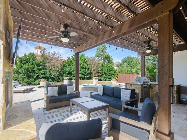 $1,650,000 | 7242 Lake Paloma Trail, The Woodlands, TX 77389
