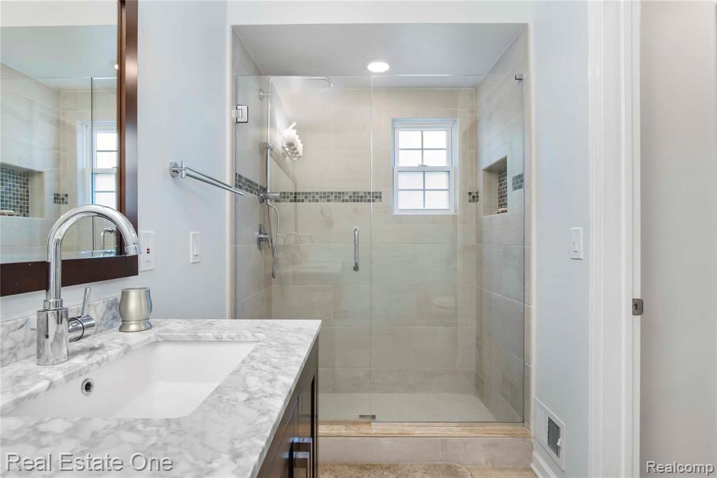 645 Cherry Tree Lane Rochester Hills, MI 48306 - Photo 27 of 43
