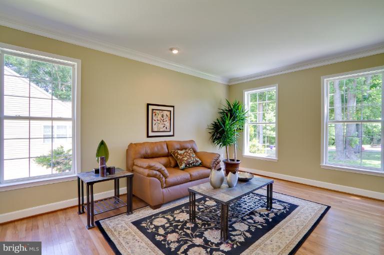 5906 Trotter Road Clarksville, MD 21029 - Photo 12 of 29 Living Room