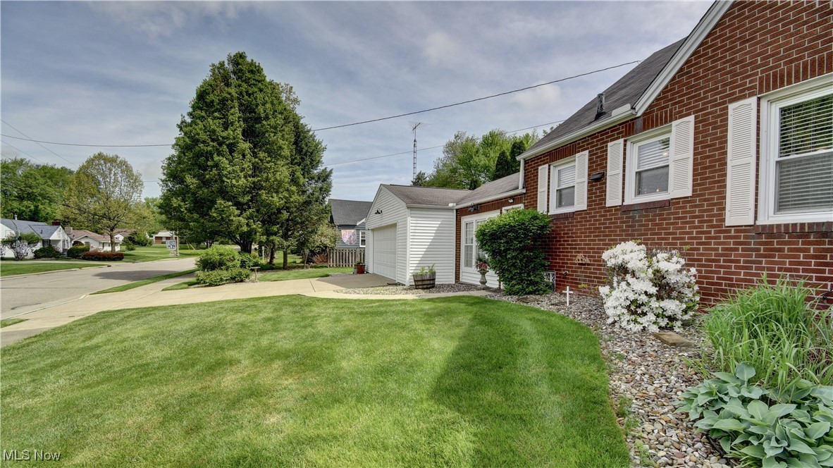 283 Everhard Road Southwest North Canton, OH 44709 - Photo 4 of 46 Gallery Image 4