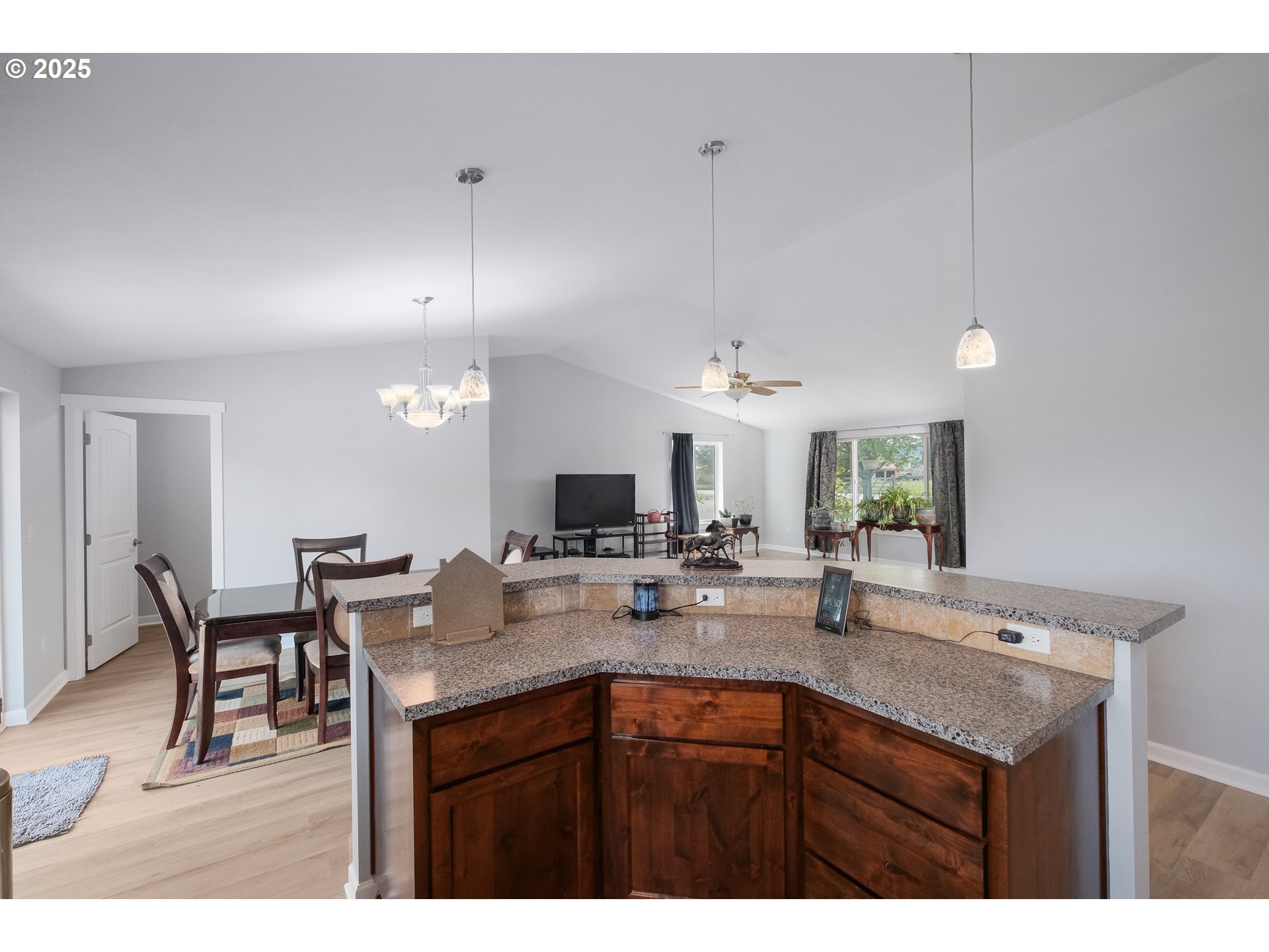 5615 Macleay Road Southeast Salem, OR 97317 - Photo 9 of 45 Gallery Image 9