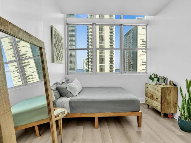 a view of entry way with seating area