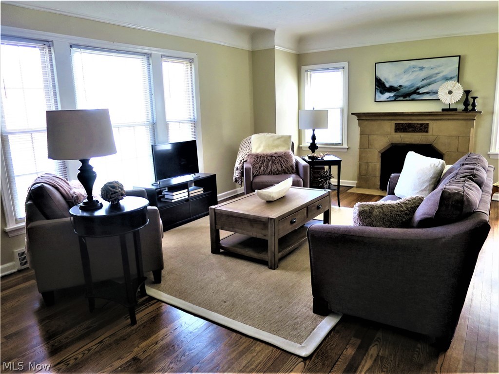 3902 Tyndall Road Cleveland, OH 44118 - Photo 3 of 34 Gallery Image 3