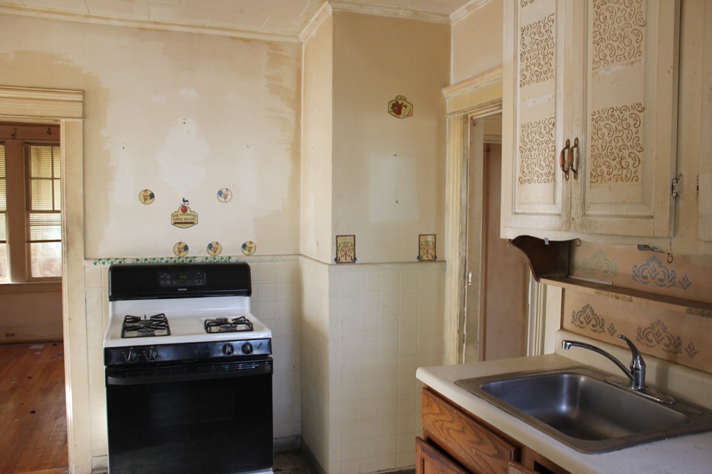 610 Sunderland Road Worcester, MA 01604 - Photo 3 of 14 Gallery Image 3