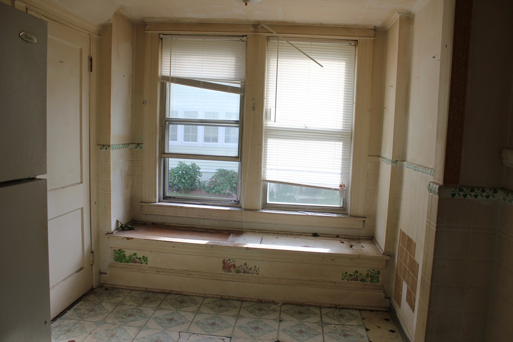 610 Sunderland Road Worcester, MA 01604 - Photo 5 of 14 Gallery Image 5