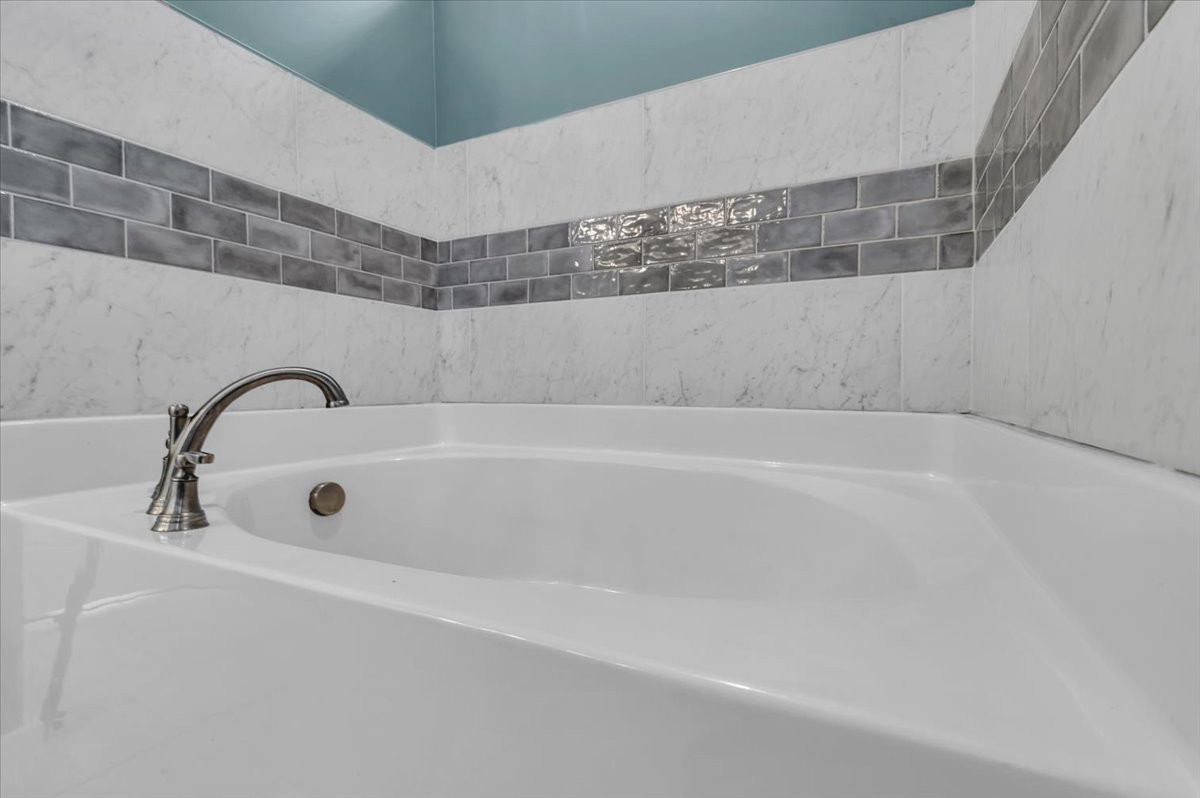 3164 Rucker Road Christiana, TN 37037 - Photo 39 of 67 a bathroom with a bathtub