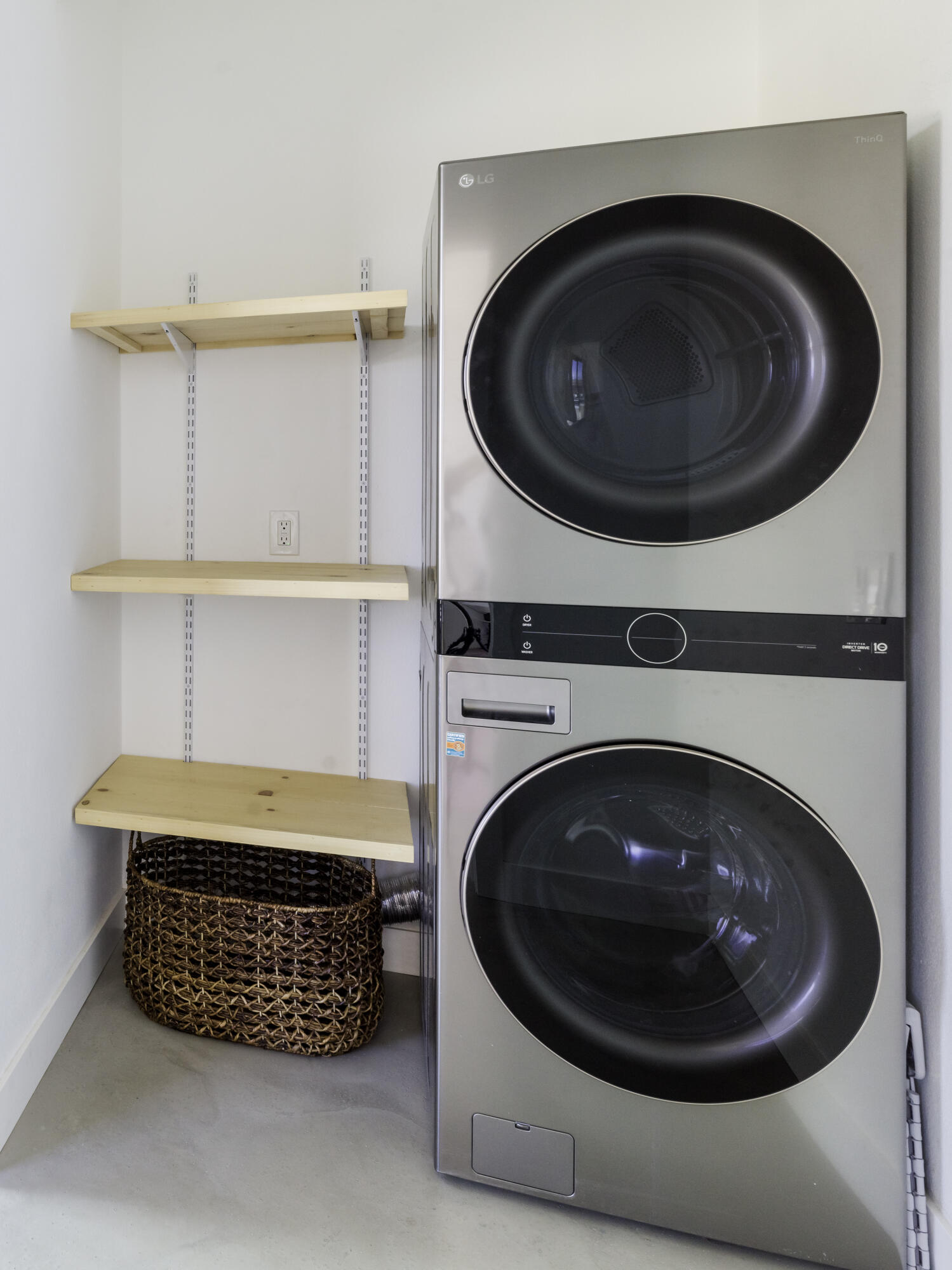 59130 Reche Road Landers, CA 92285 - Photo 29 of 71 a utility room with a washer and dryer