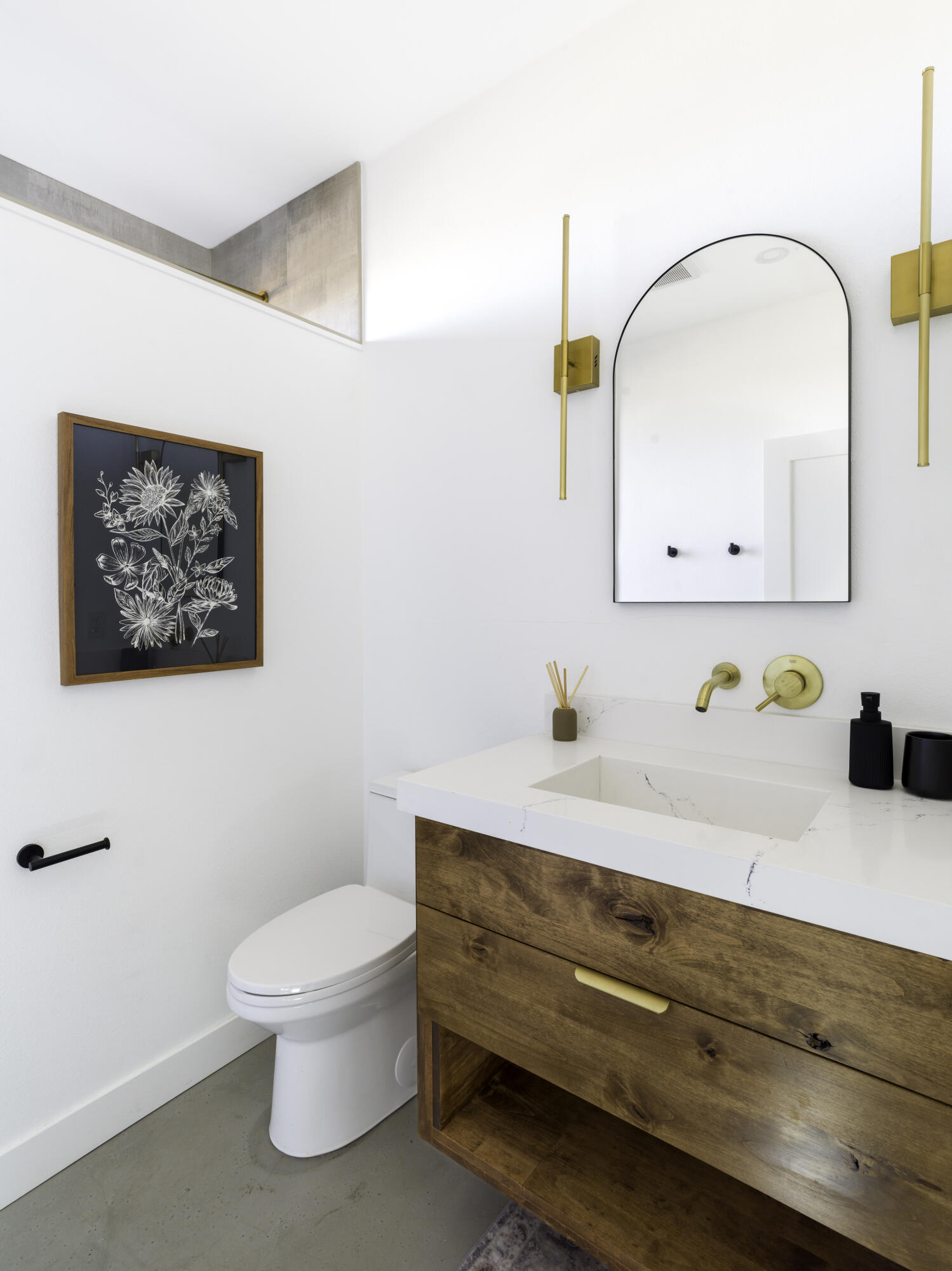 59130 Reche Road Landers, CA 92285 - Photo 34 of 71 a bathroom with a toilet sink and mirror
