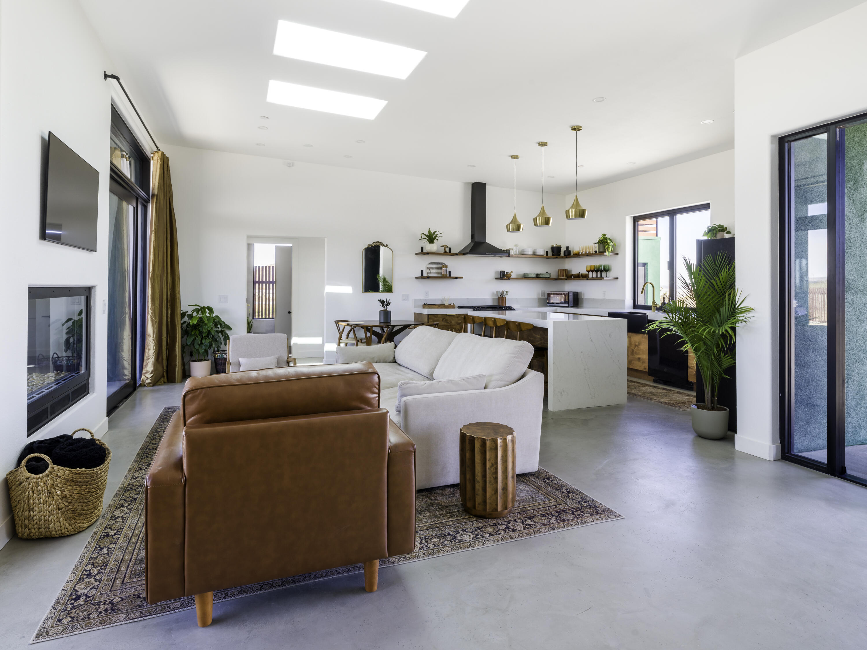 59130 Reche Road Landers, CA 92285 - Photo 5 of 71 a work place with furniture and a potted plant