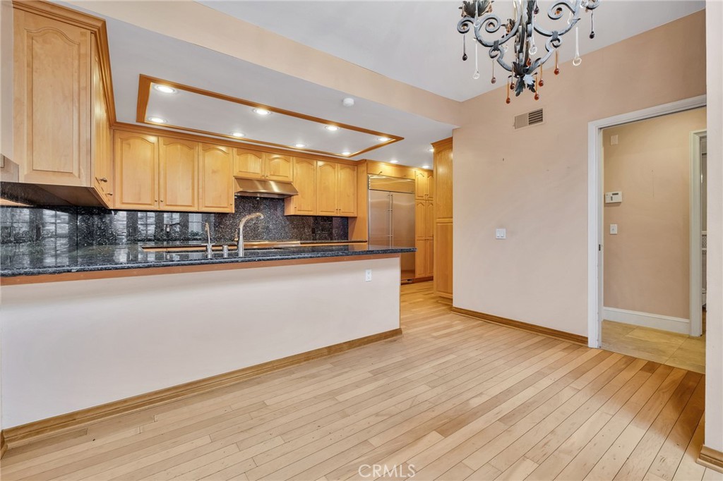 12305 Ridge Circle Los Angeles, CA 90049 - Photo 11 of 59