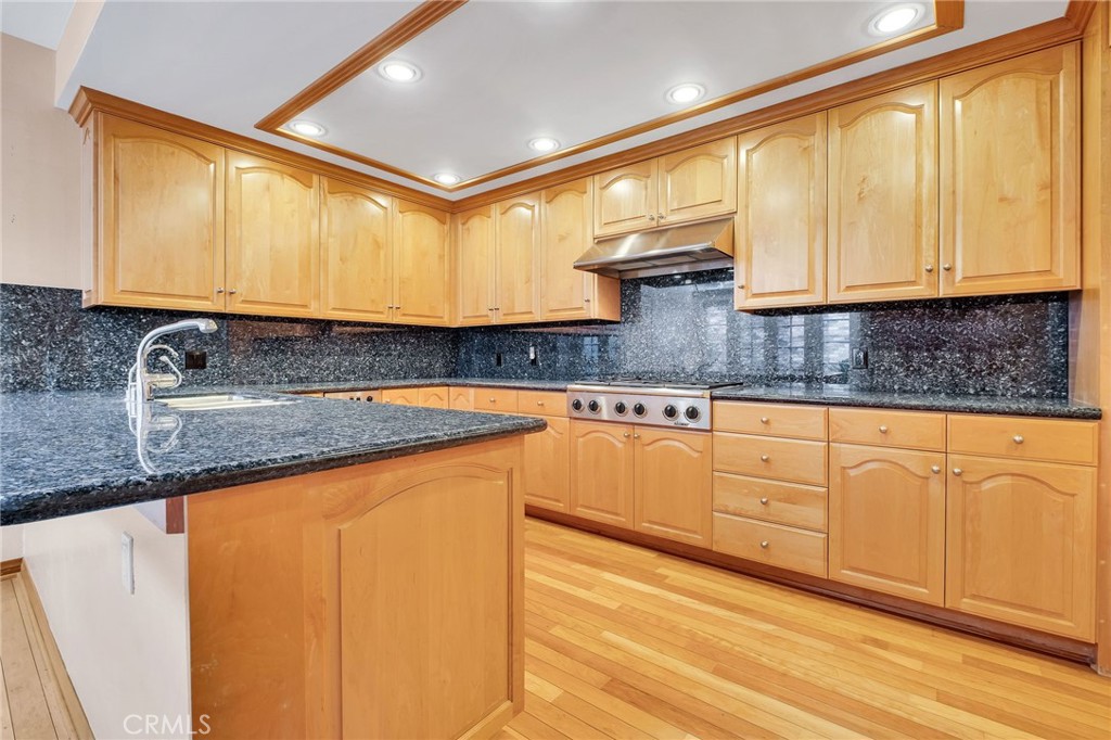 12305 Ridge Circle Los Angeles, CA 90049 - Photo 12 of 59