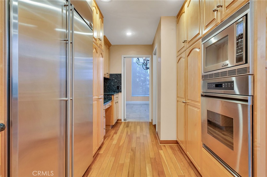 12305 Ridge Circle Los Angeles, CA 90049 - Photo 14 of 59