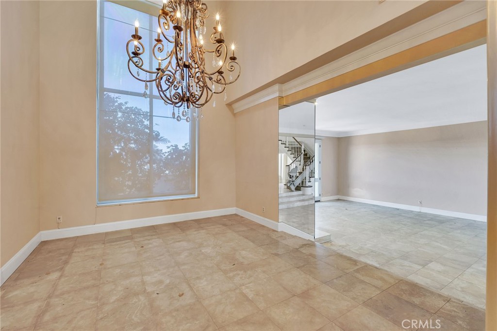 12305 Ridge Circle Los Angeles, CA 90049 - Photo 18 of 59 Formal Dinning. Room with Vaulted Ceiling