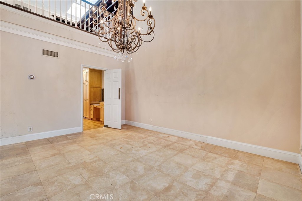 12305 Ridge Circle Los Angeles, CA 90049 - Photo 19 of 59 Formal Dinning Room
