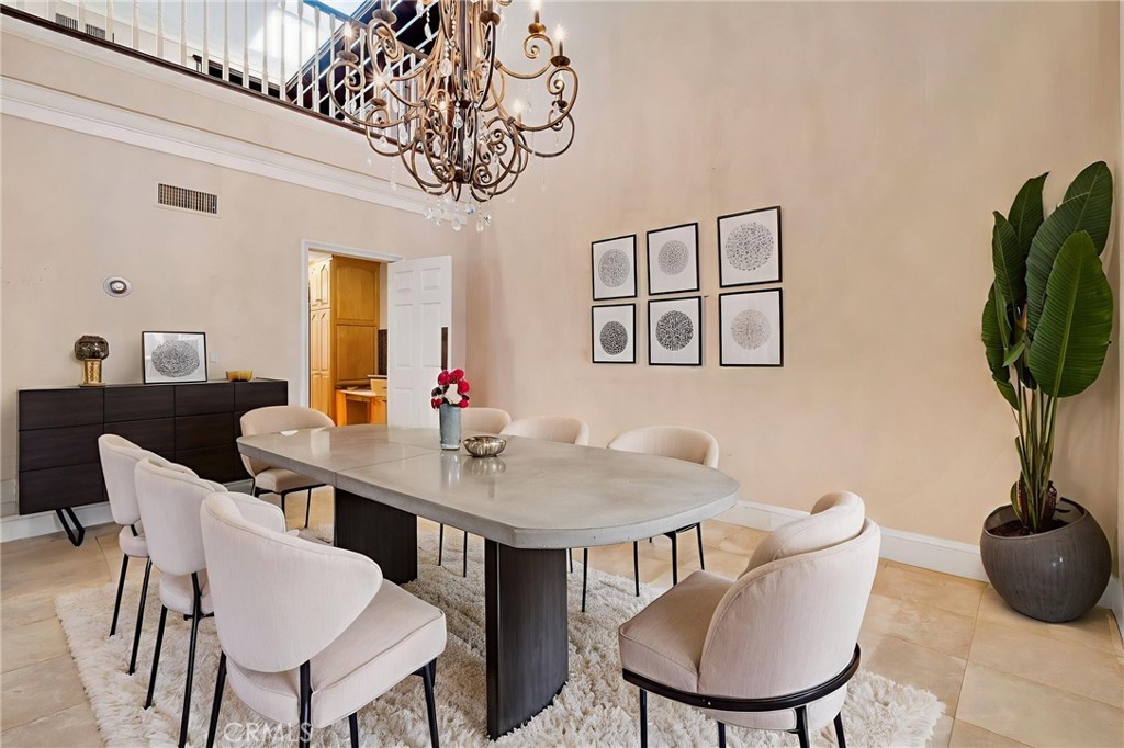 12305 Ridge Circle Los Angeles, CA 90049 - Photo 20 of 59