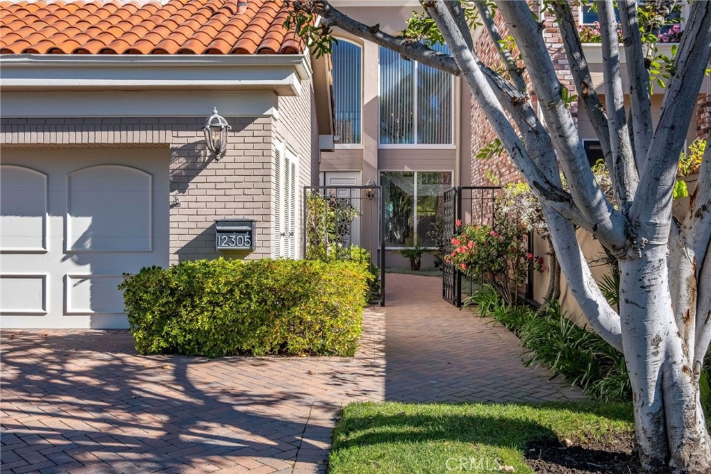 12305 Ridge Circle Los Angeles, CA 90049 - Photo 2 of 59