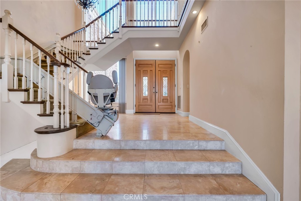 12305 Ridge Circle Los Angeles, CA 90049 - Photo 28 of 59