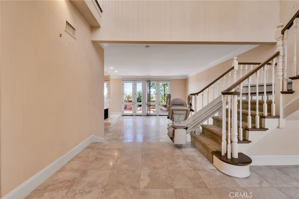 12305 Ridge Circle Los Angeles, CA 90049 - Photo 30 of 59