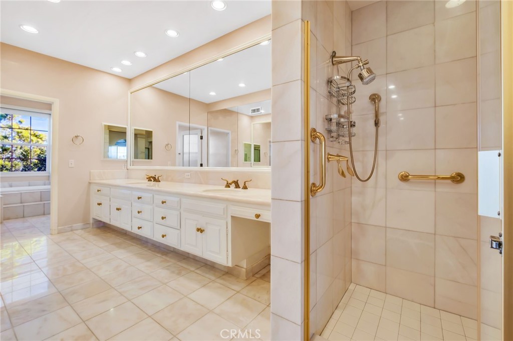 12305 Ridge Circle Los Angeles, CA 90049 - Photo 39 of 59