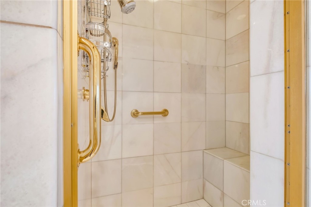 12305 Ridge Circle Los Angeles, CA 90049 - Photo 40 of 59