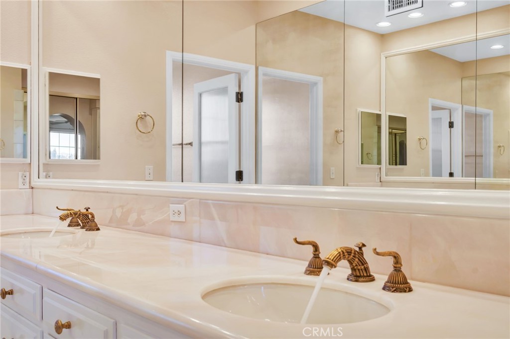 12305 Ridge Circle Los Angeles, CA 90049 - Photo 41 of 59