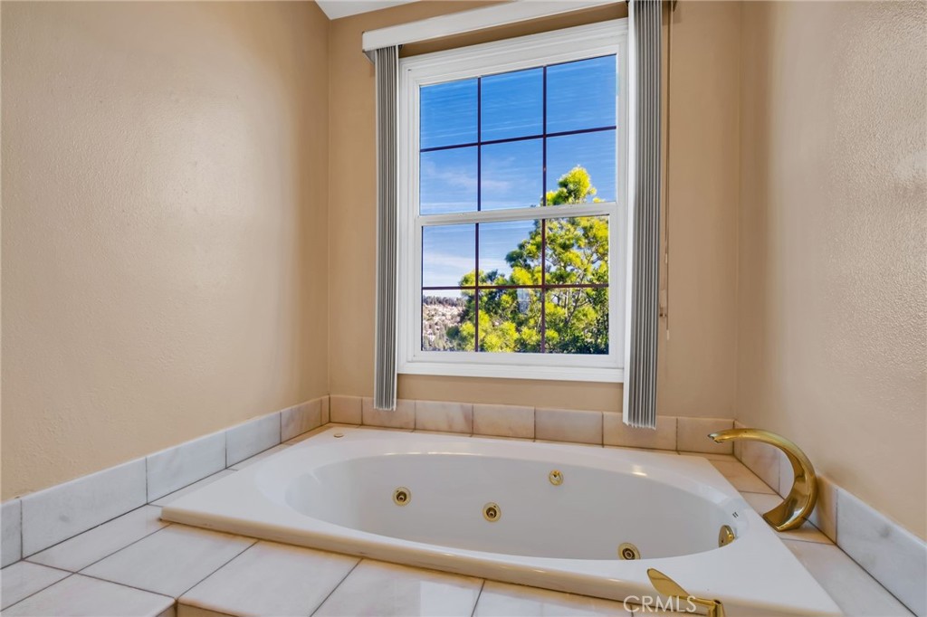 12305 Ridge Circle Los Angeles, CA 90049 - Photo 44 of 59