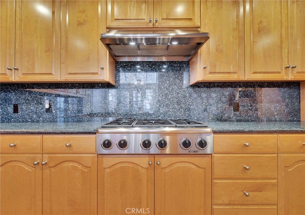 12305 Ridge Circle Los Angeles, CA 90049 - Photo 5 of 59