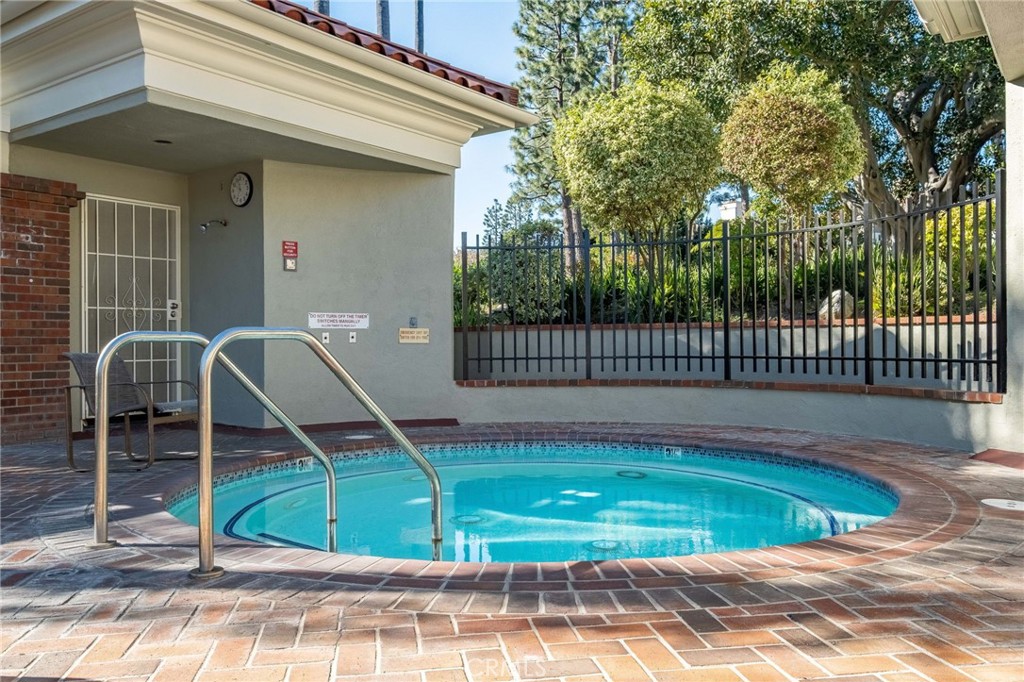 12305 Ridge Circle Los Angeles, CA 90049 - Photo 54 of 59